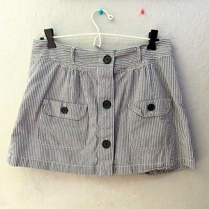 Comfortable buttoned stripped skirt💙